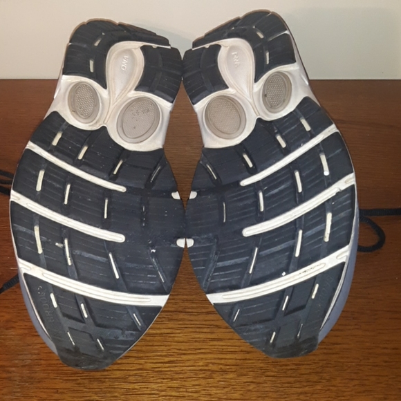 Brooks Dyad Shoes - Picture 6 of 8